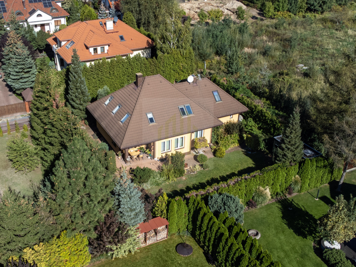 Dom wolnostojący w rewelacyjnej lokalizacji !