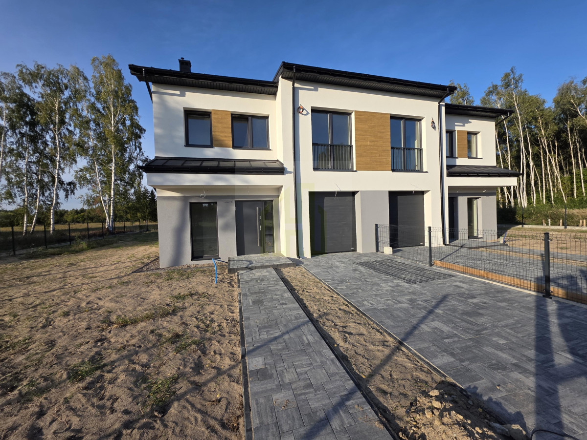 Przytulny dom w otoczeniu lasu z dużą działką.