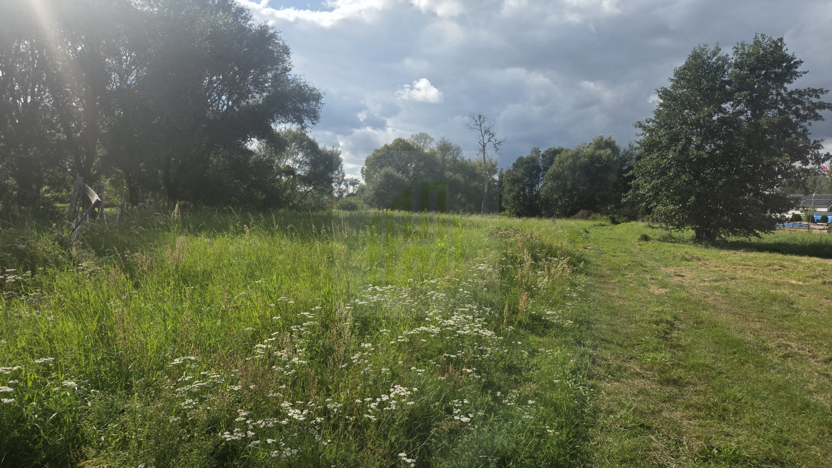 DZIAŁKA JAKTOROW NAD RZECZKA