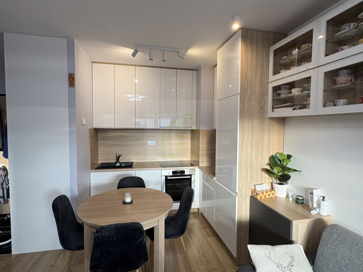 2 pokoje | 33 m² | Garaż + komórka